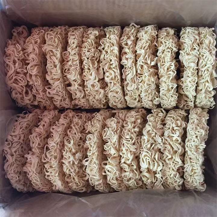 plats de nouilles cantonais